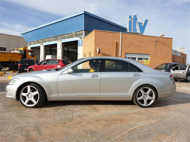 Mercedes S320 L Brabus below ITV sign